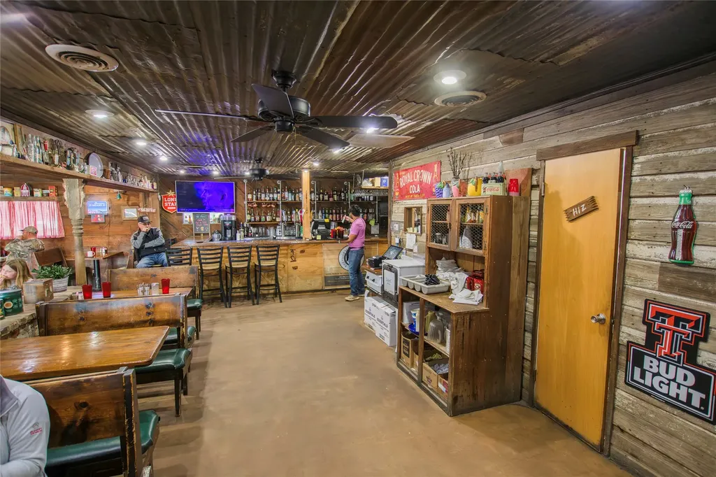 1610 N Broadway Street Ballinger TX 76821