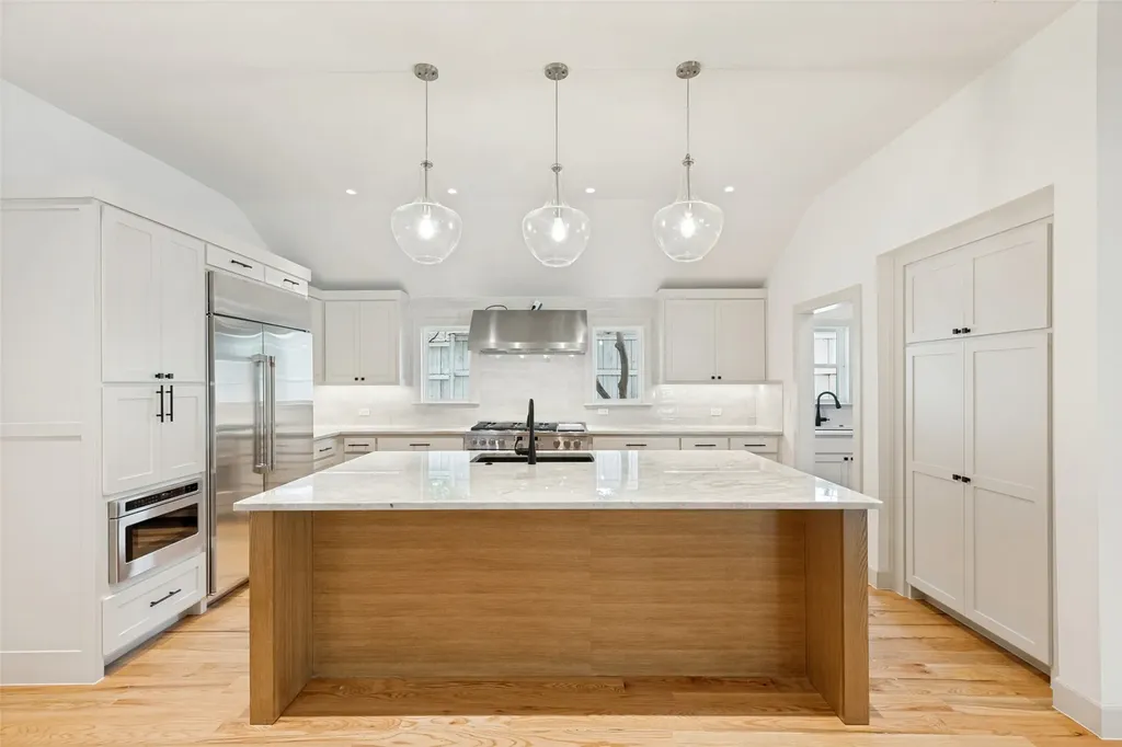 4039 Fawnhollow Drive Dallas TX 75244