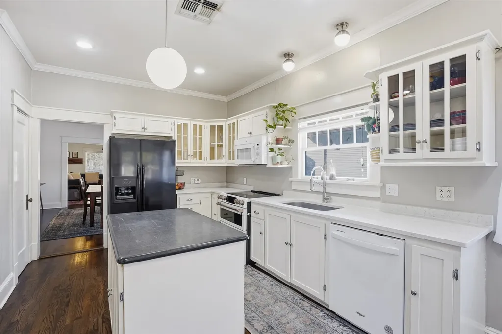 2243 Fairmount Avenue Fort Worth TX 76110