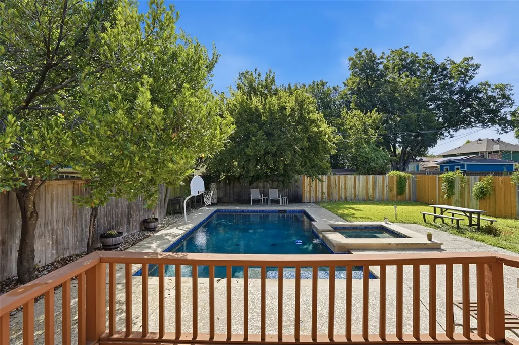 2243 Fairmount Avenue Fort Worth TX 76110