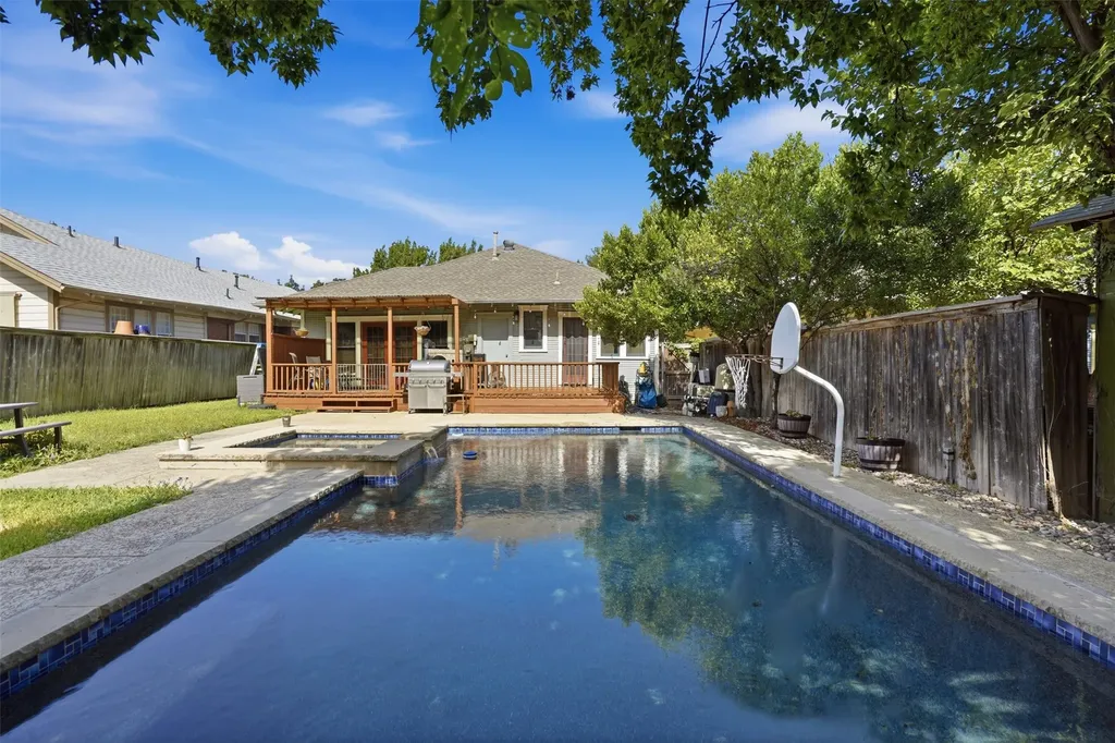 2243 Fairmount Avenue Fort Worth TX 76110