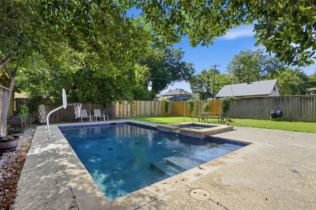 2243 Fairmount Avenue Fort Worth TX 76110