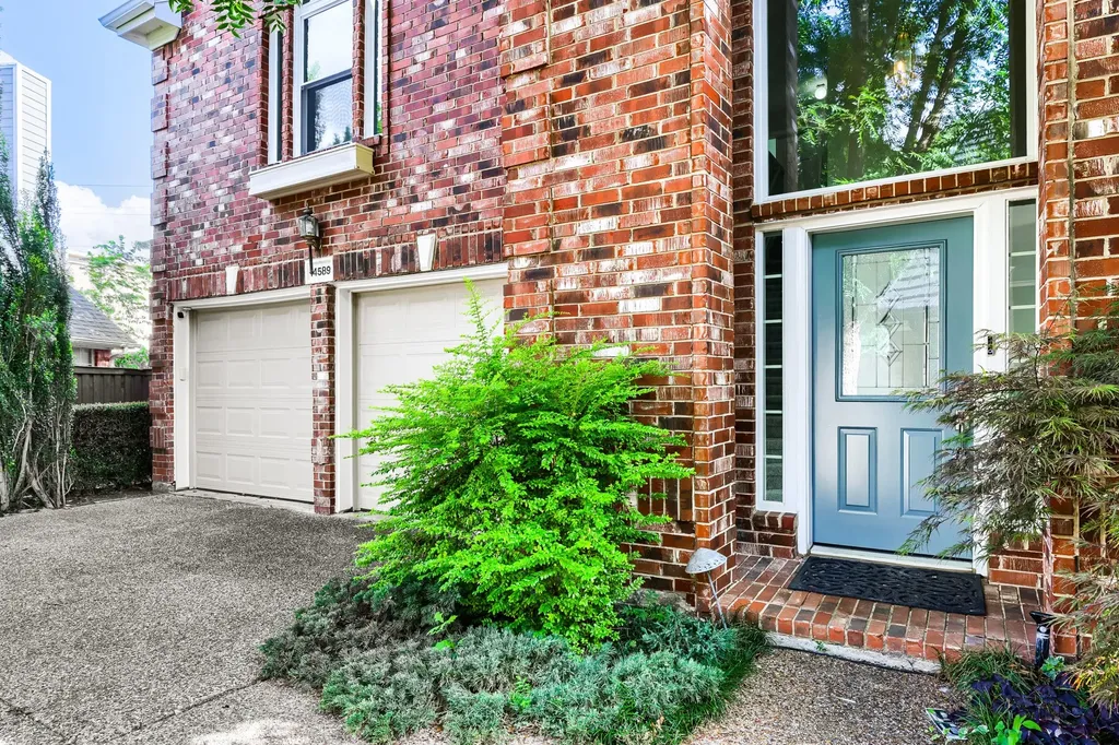 14589 Blueberry Court Addison TX 75001
