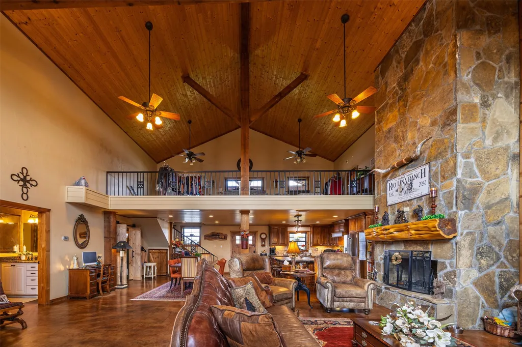 11398 County Road 4177 Laneville TX 75667