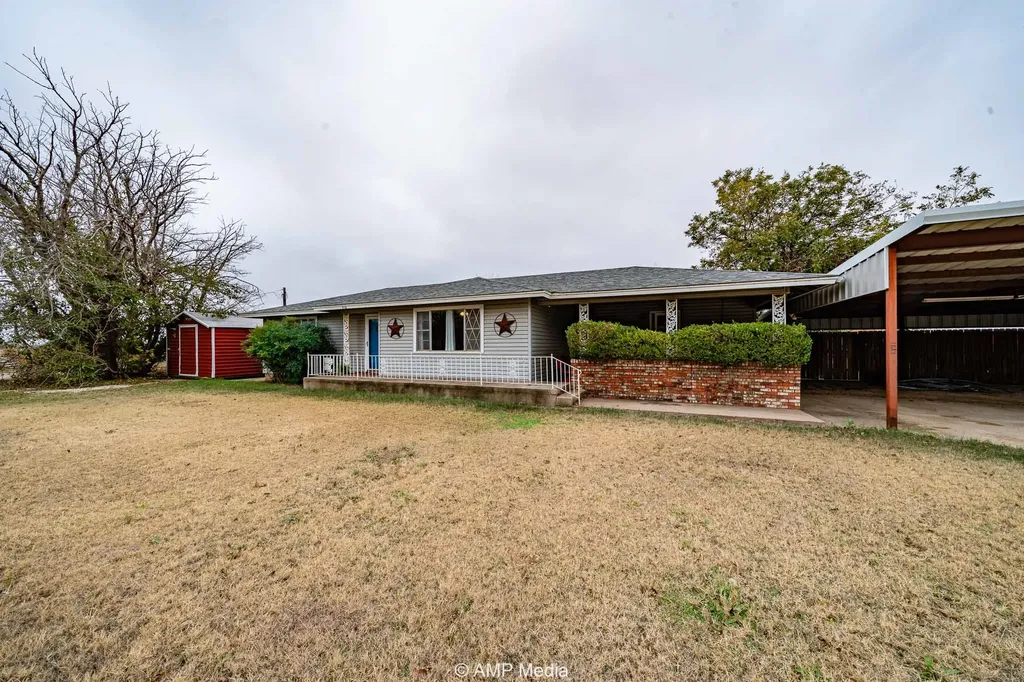 510 W Irving Street Munday TX 76371
