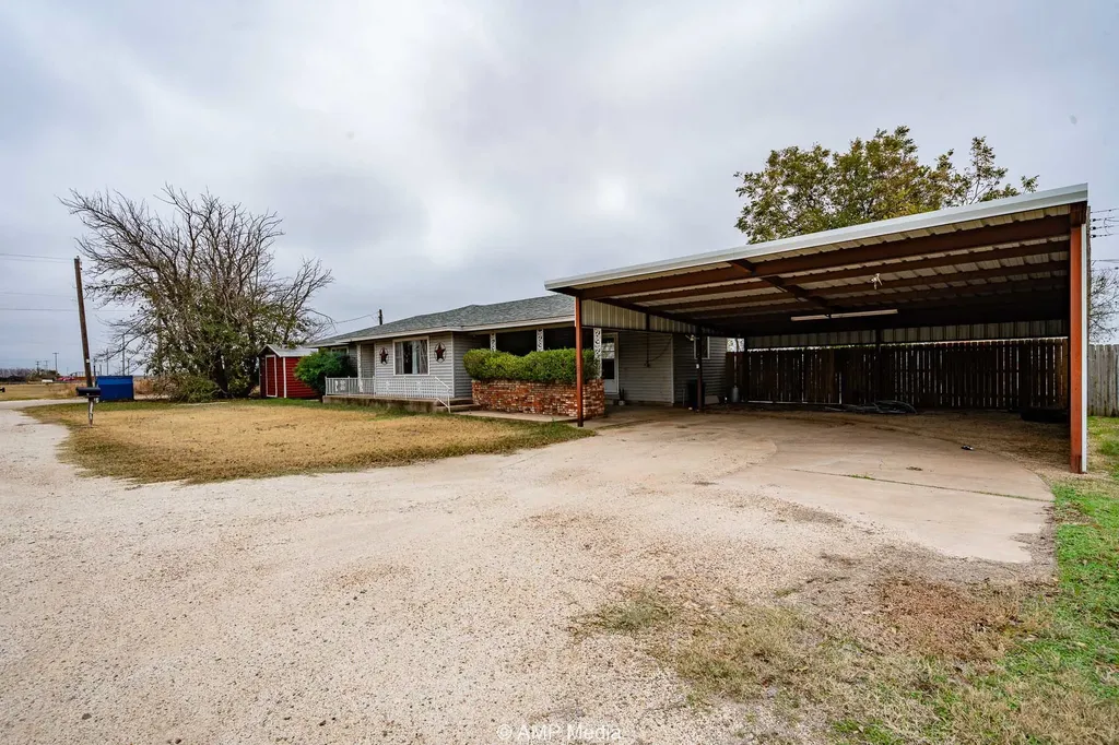 510 W Irving Street Munday TX 76371
