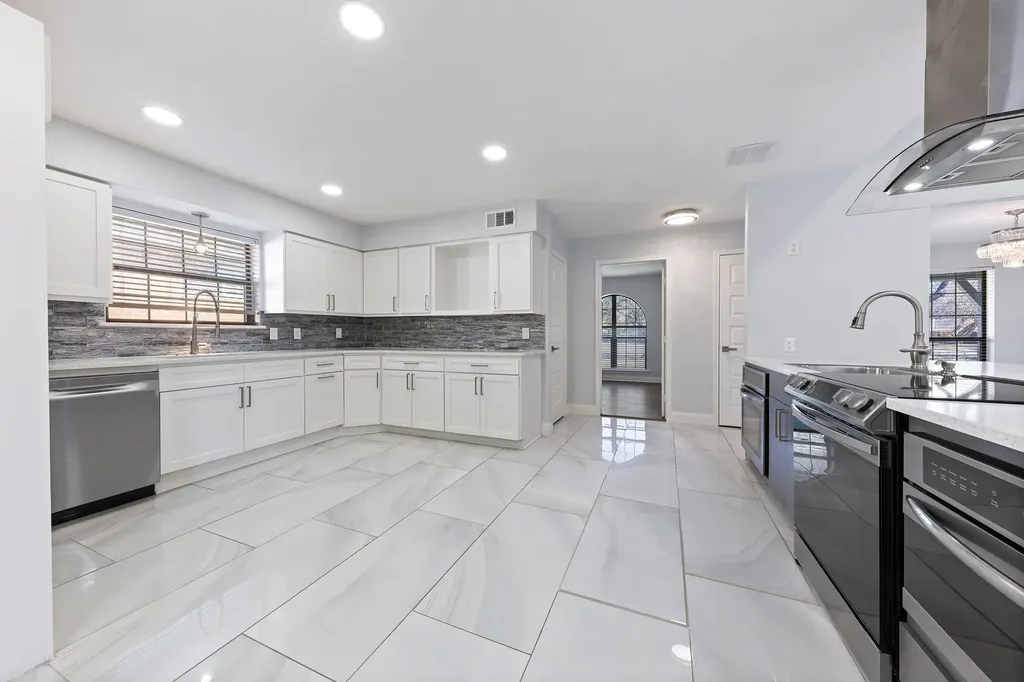 14909 Hillcrest Road Dallas TX 75248