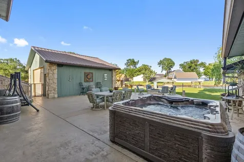 1035 Holiday Circle Seven Points TX 75143