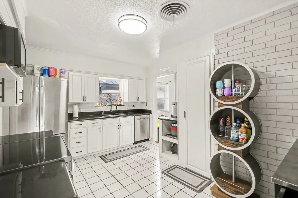1603 Miller Court Pantego TX 76013