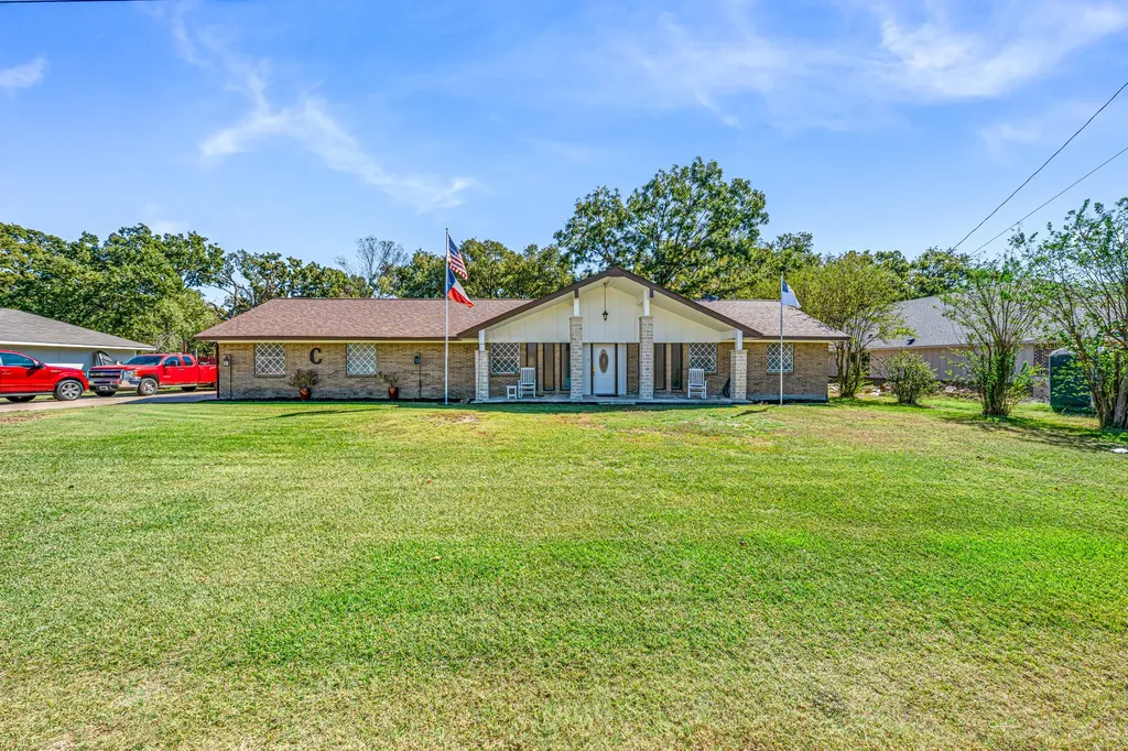 1075 Oak Ridge Drive Oak Ridge TX 75160