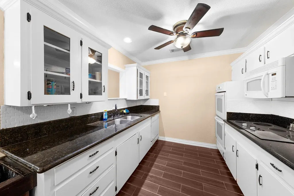 1075 Oak Ridge Drive Oak Ridge TX 75160