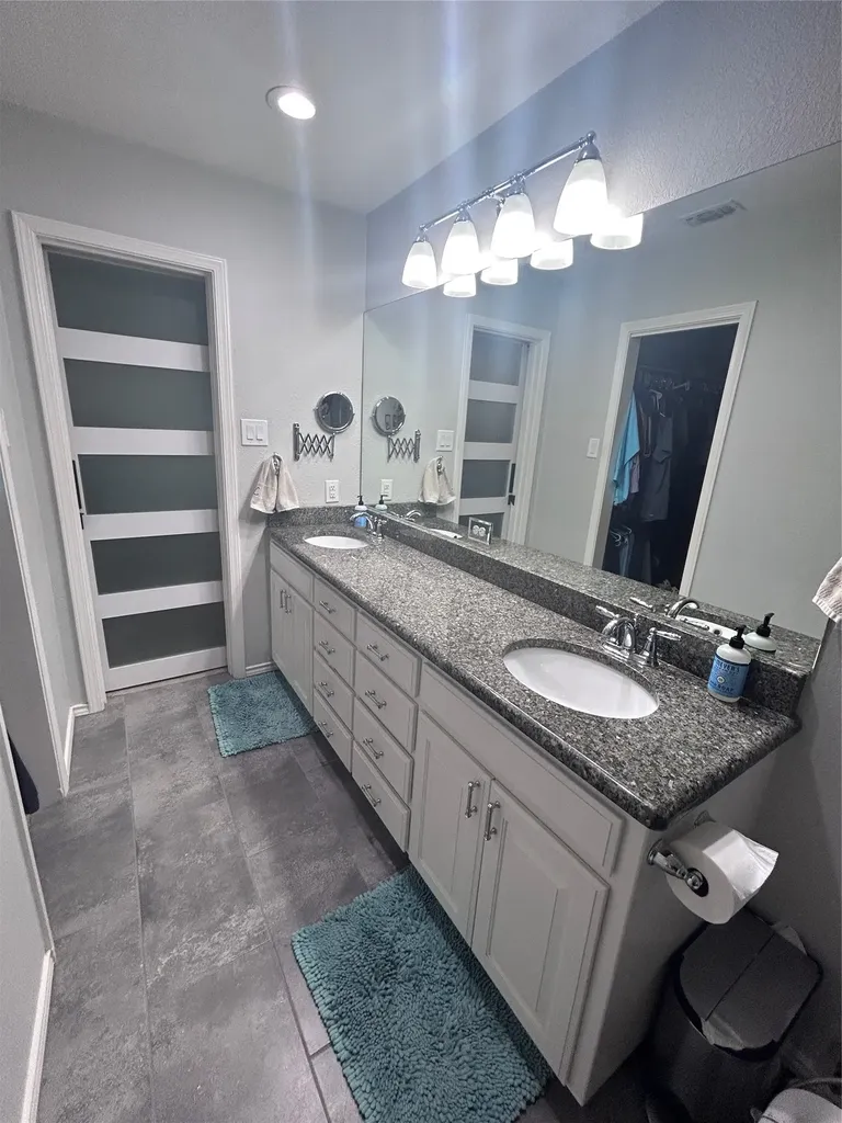 4512 Cimmaron Trail De Cordova TX 76049