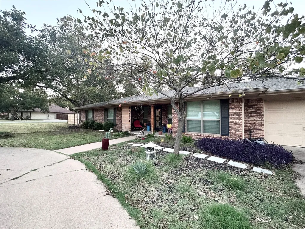 4512 Cimmaron Trail De Cordova TX 76049