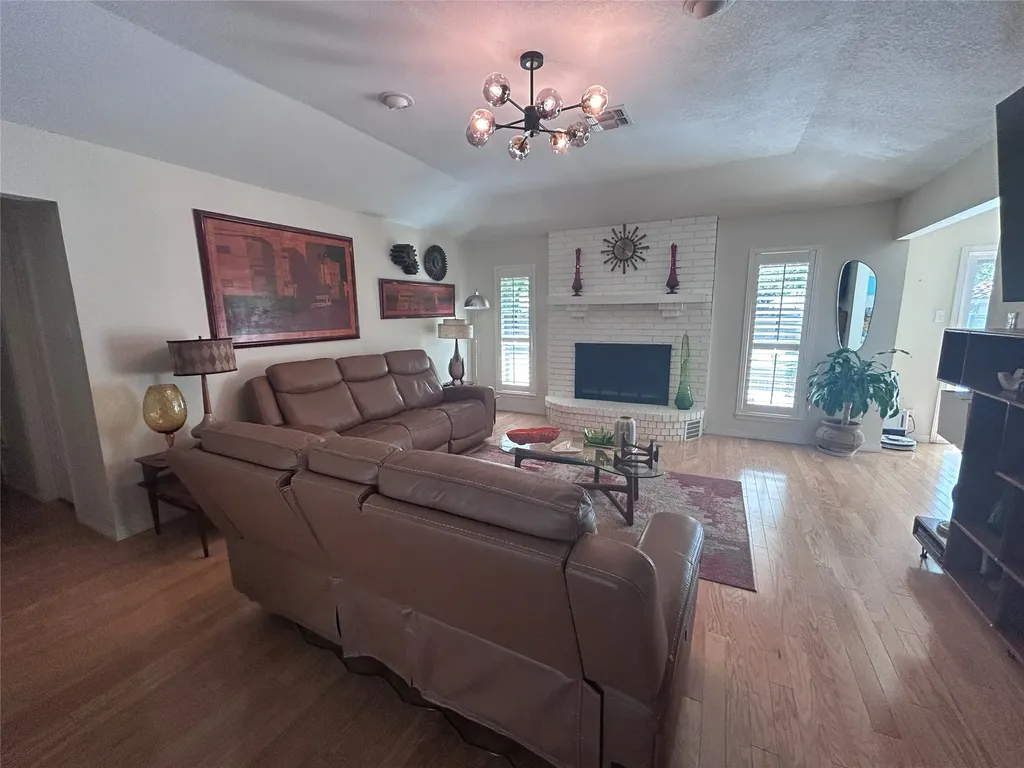 4512 Cimmaron Trail De Cordova TX 76049