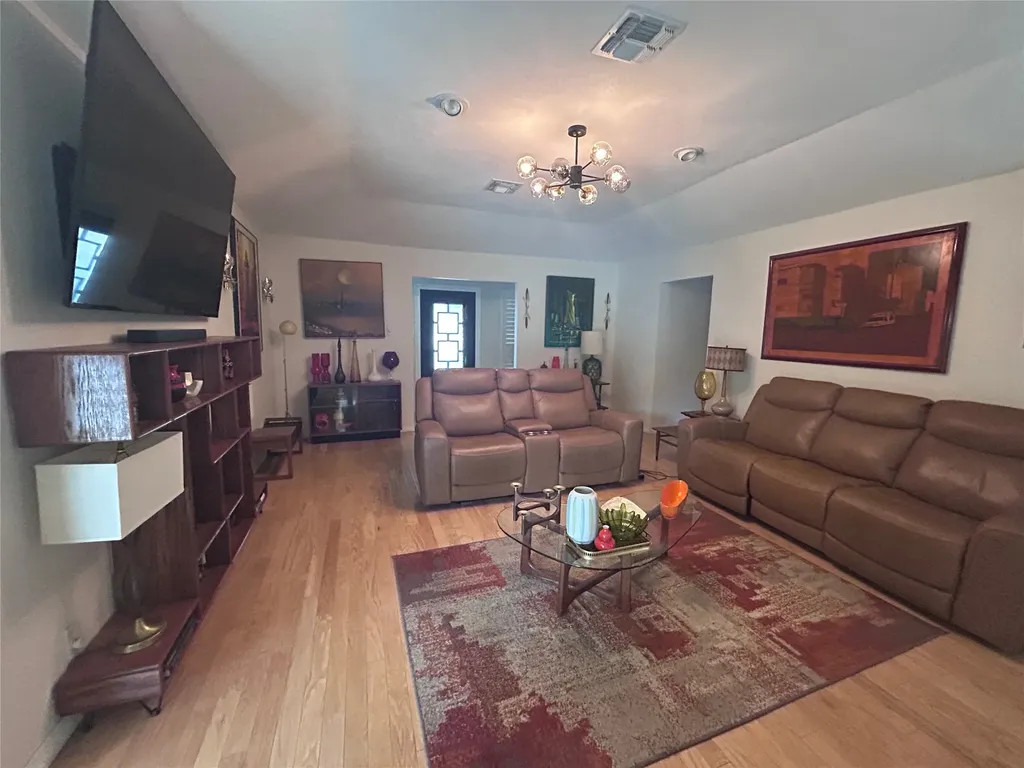 4512 Cimmaron Trail De Cordova TX 76049