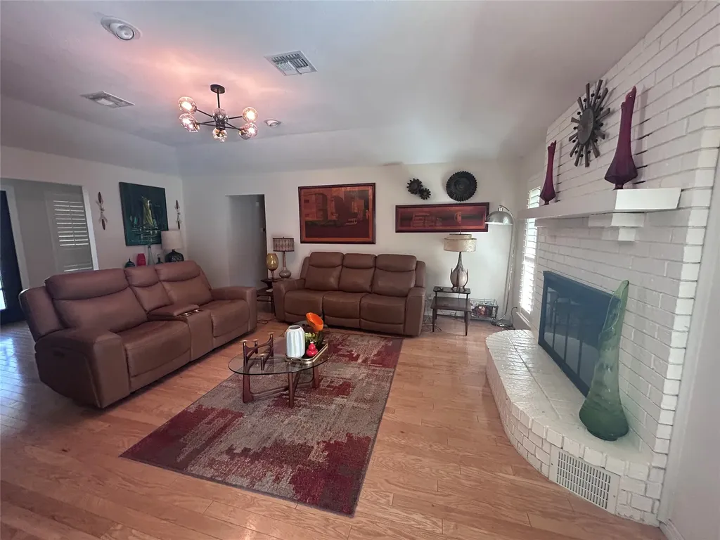 4512 Cimmaron Trail De Cordova TX 76049