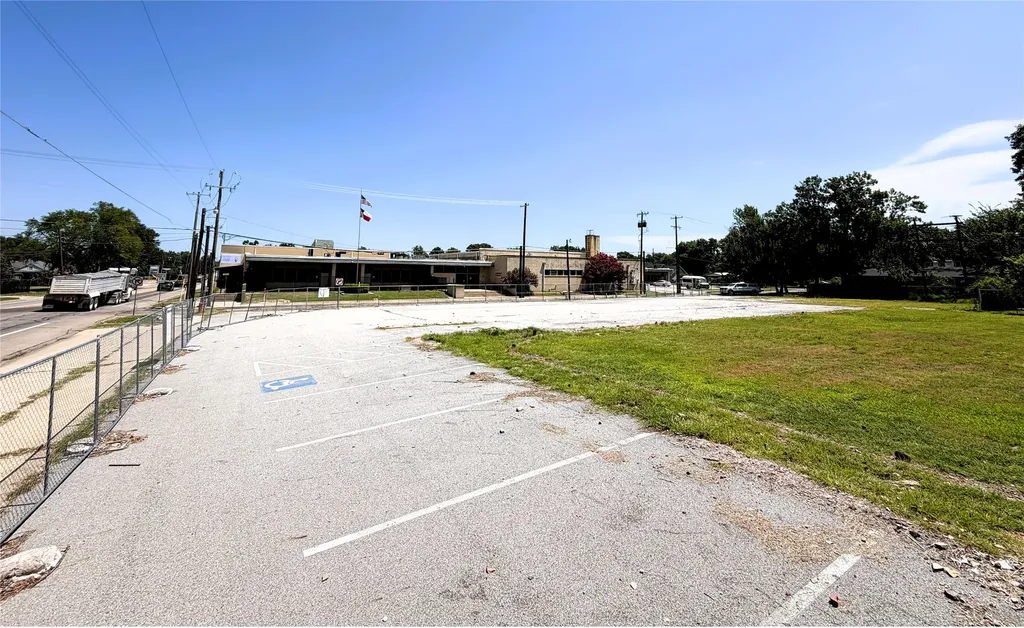 920 N Center Street Bonham TX 75418