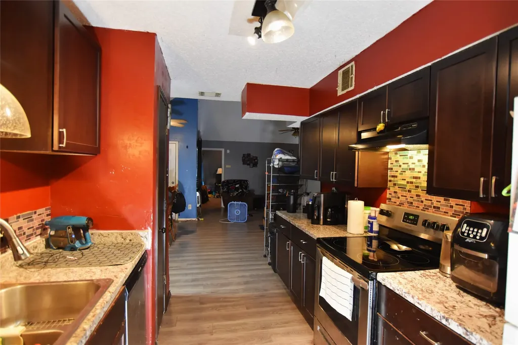 1722 Twin Court Place Garland TX 75044
