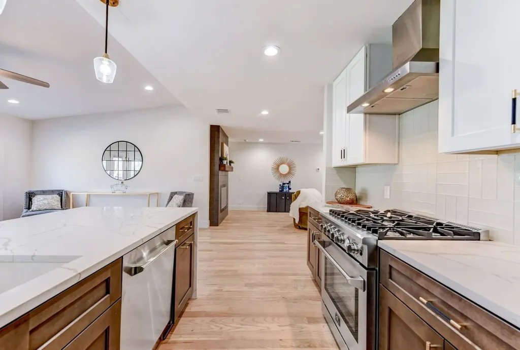 7002 Whispering Oaks Drive Austin TX 78745