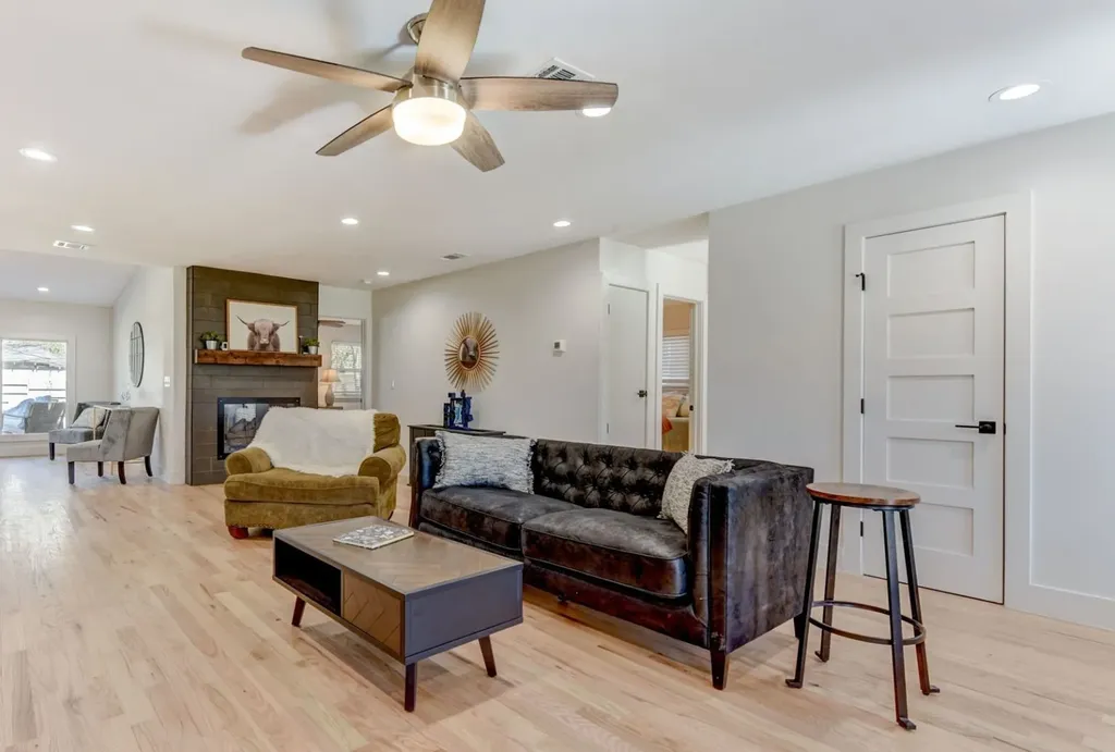7002 Whispering Oaks Drive Austin TX 78745