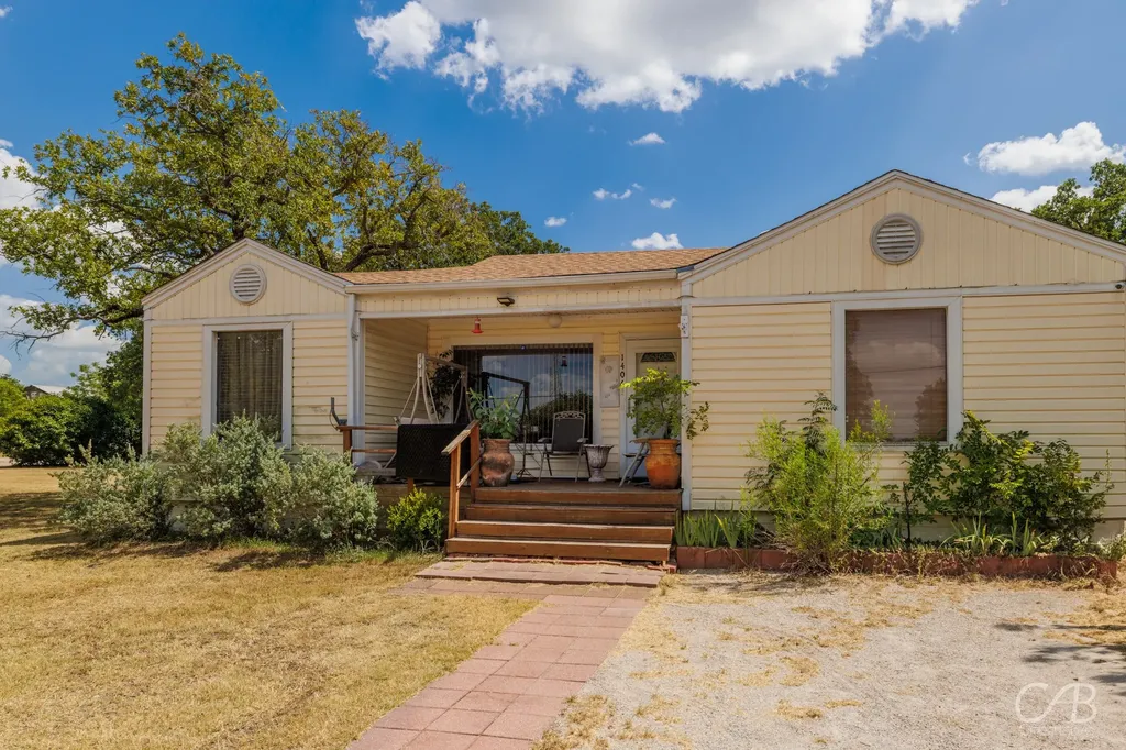 1406 W Commerce Street Eastland TX 76448