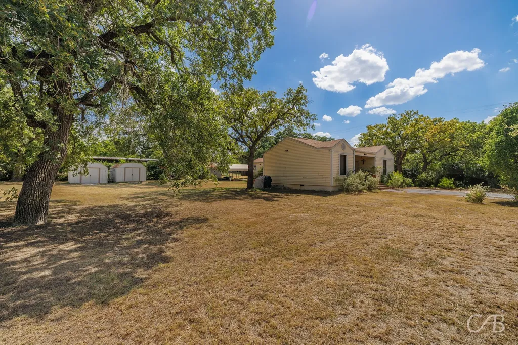 1406 W Commerce Street Eastland TX 76448