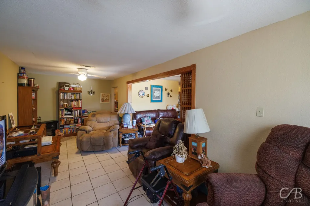 1406 W Commerce Street Eastland TX 76448