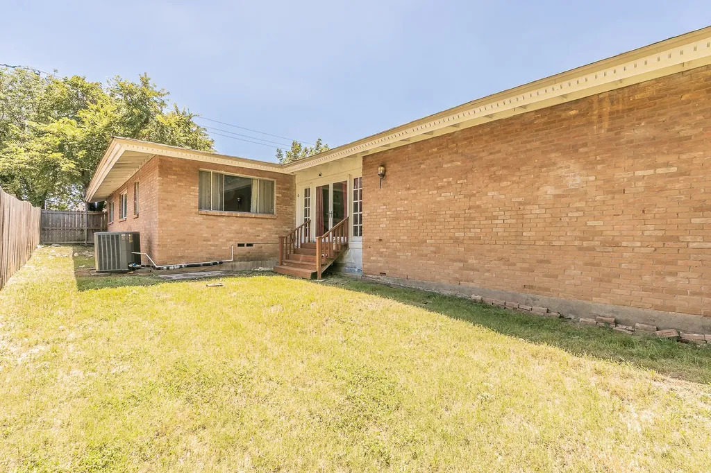 6207 Lyndon B Johnson Freeway Dallas TX 75240