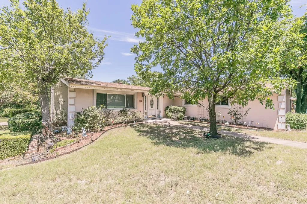 6207 Lyndon B Johnson Freeway Dallas TX 75240
