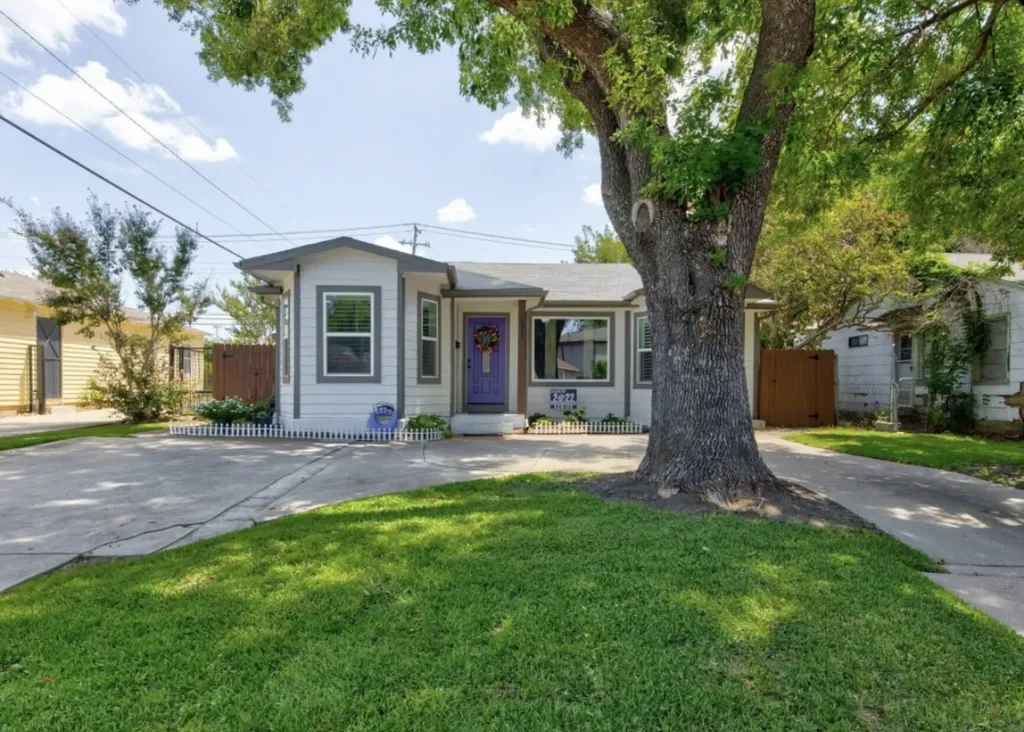2933 S Hills Fort Worth TX 76109