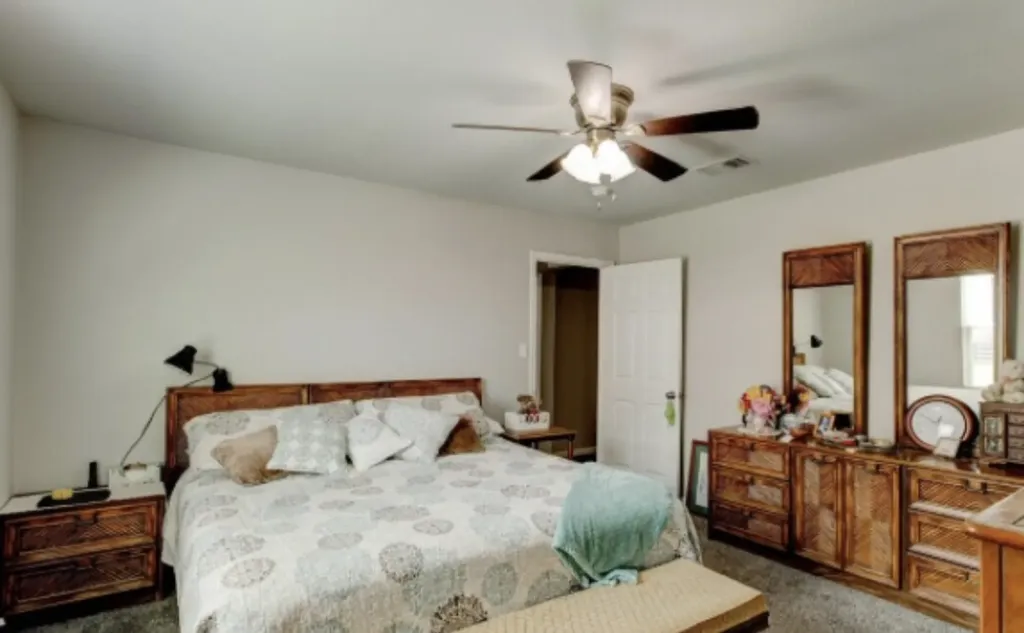 2933 S Hills Fort Worth TX 76109