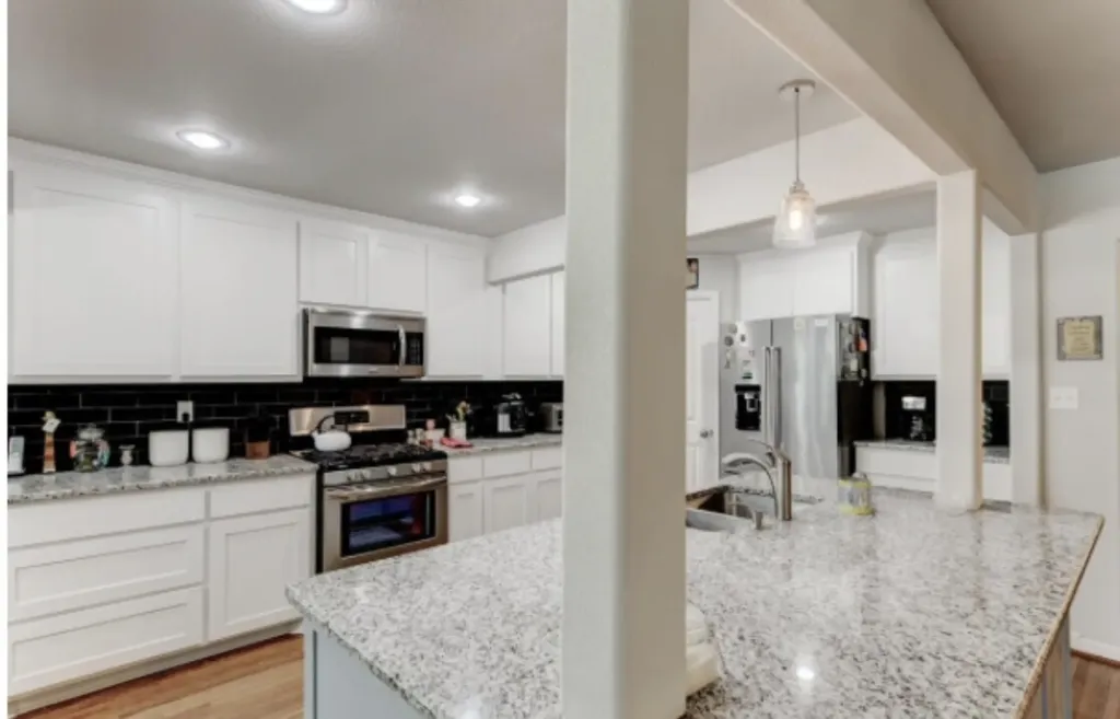 2933 S Hills Fort Worth TX 76109