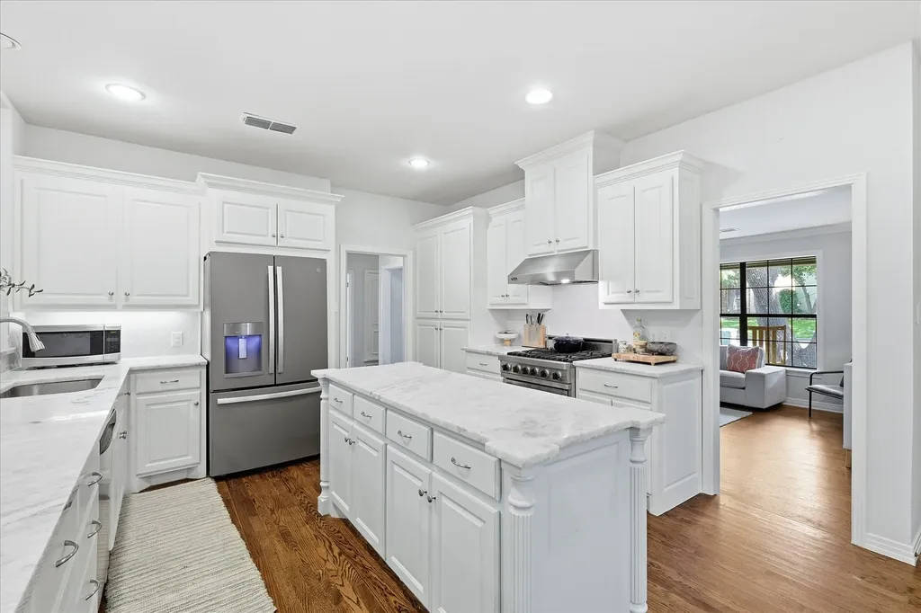 6631 Sunnyland Lane Dallas TX 75214