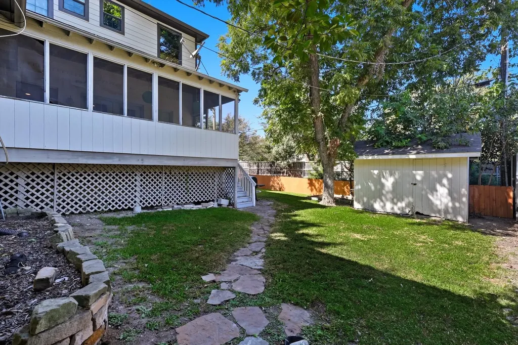 6631 Sunnyland Lane Dallas TX 75214