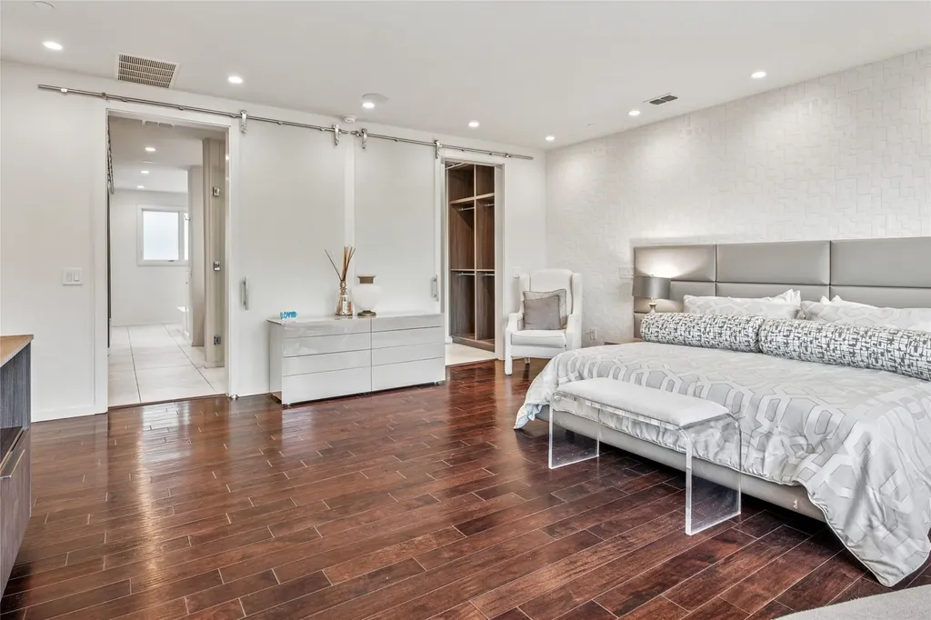 5036 Radbrook Place Dallas TX 75220