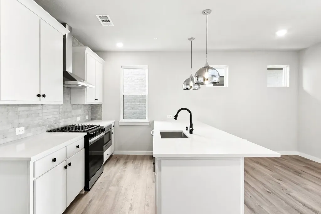 2020 NE Aldrich Mews Celina TX 75009