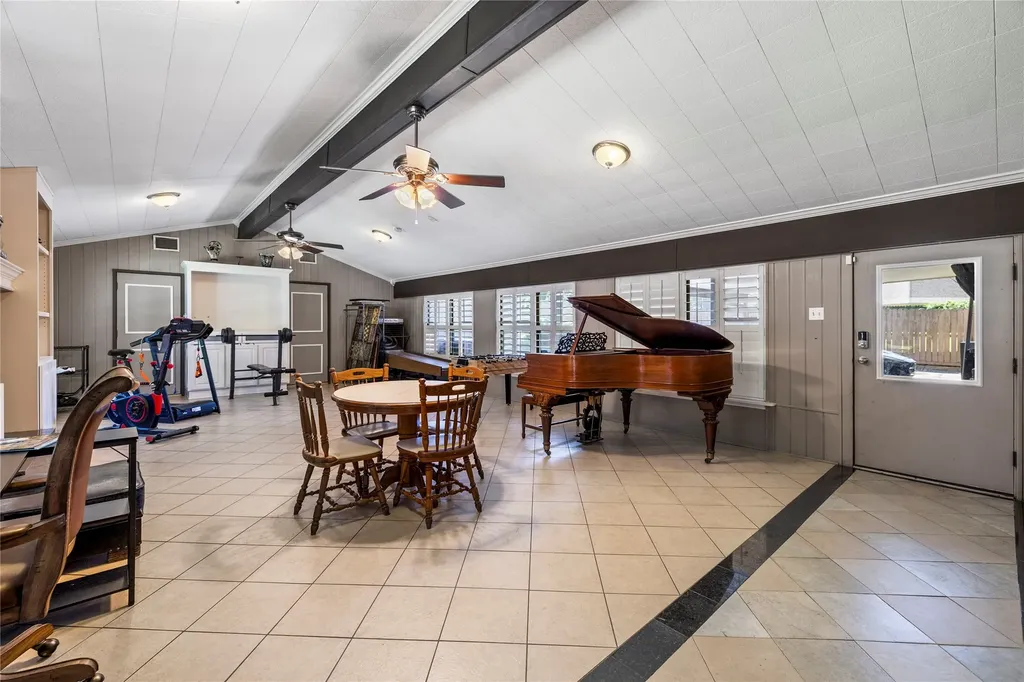 1300 Montclair Street Longview TX 75601