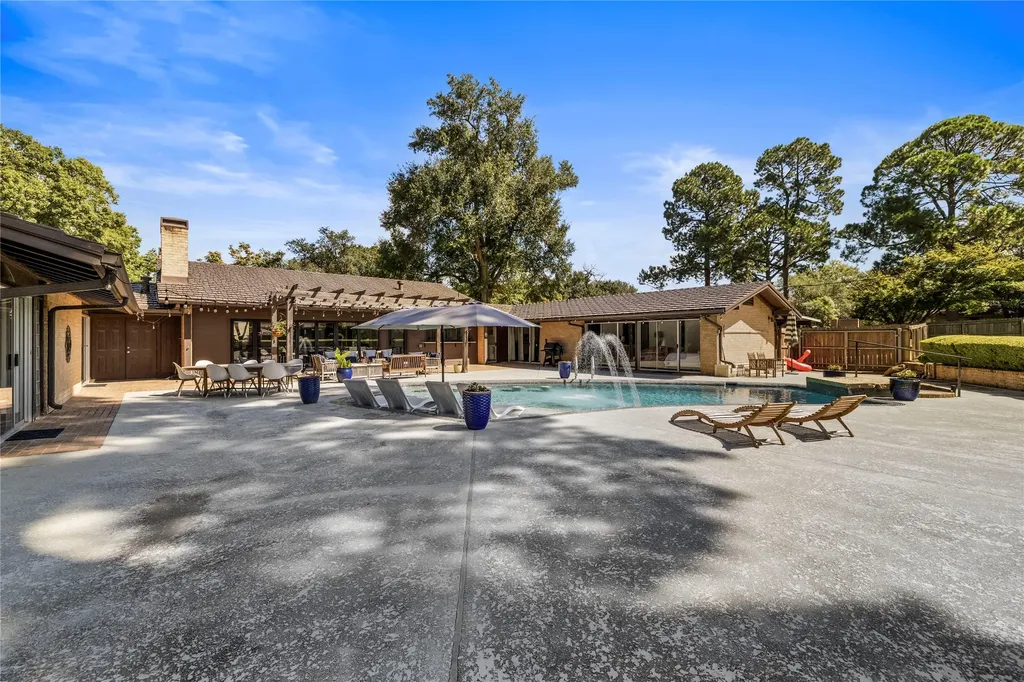 1300 Montclair Street Longview TX 75601