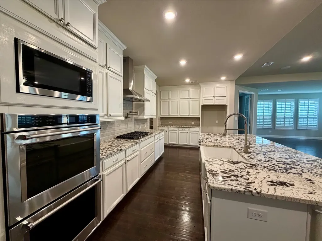 2705 Walnut Creek Lane The Colony TX 75056