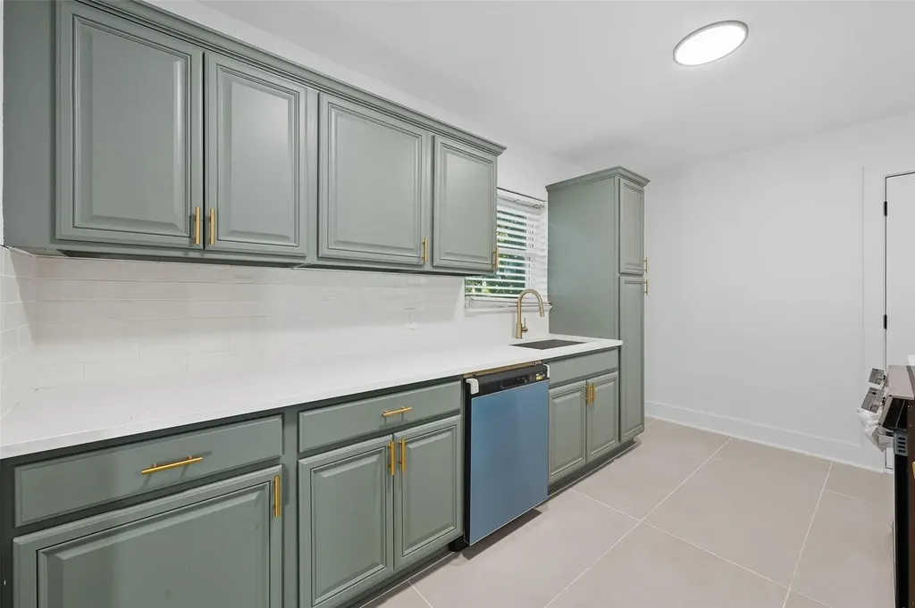 2251 Hartline Drive Dallas TX 75228