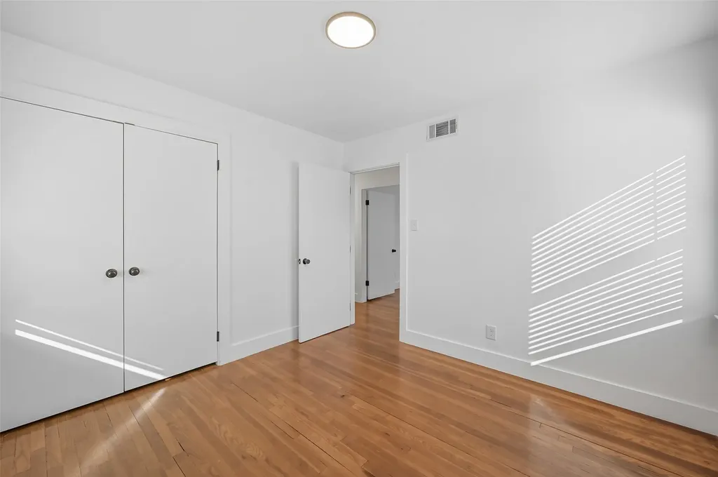 2251 Hartline Drive Dallas TX 75228
