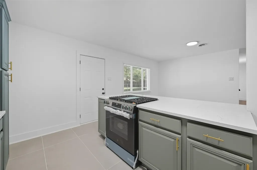 2251 Hartline Drive Dallas TX 75228