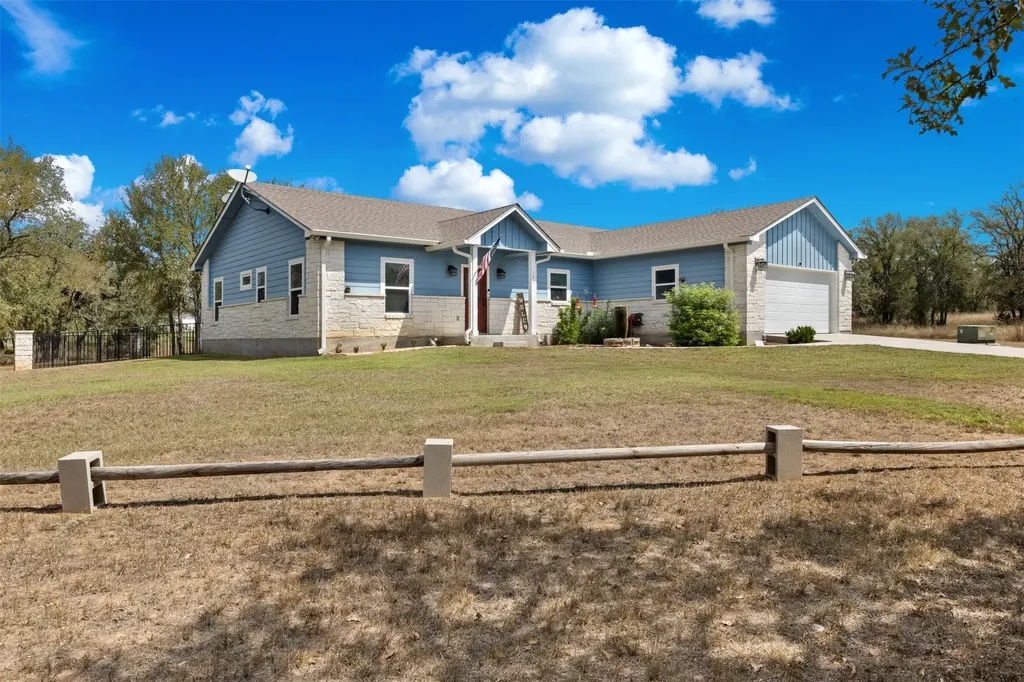 141 Eagle Point Cove Kingsland TX 78639