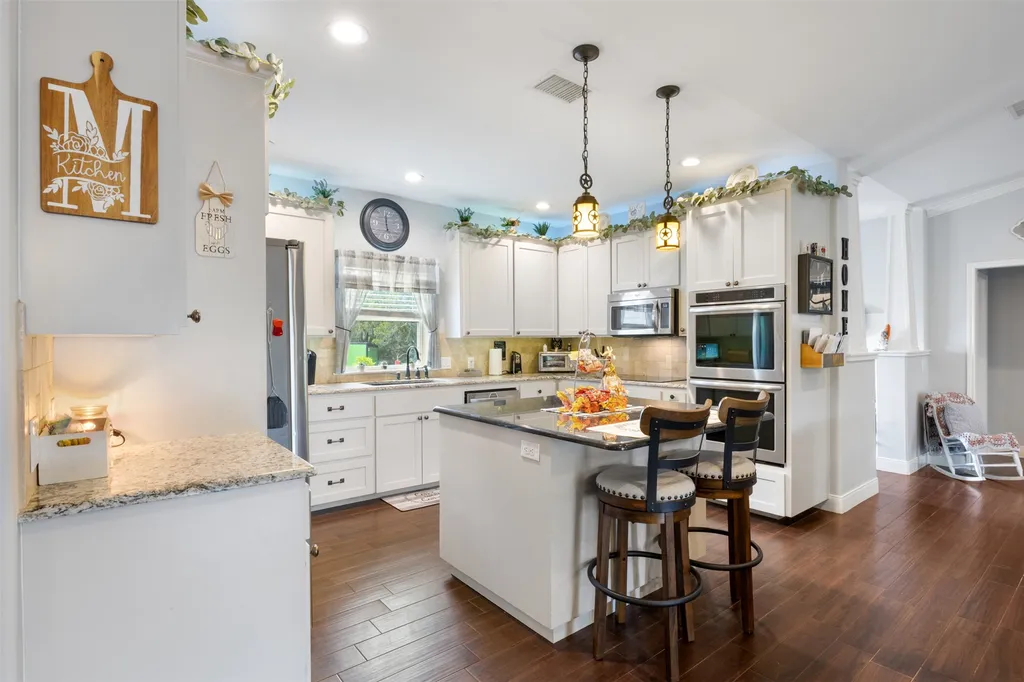 141 Eagle Point Cove Kingsland TX 78639