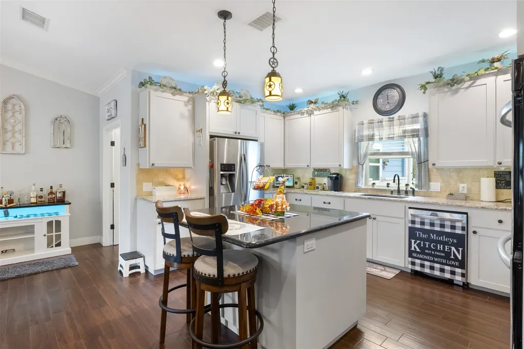 141 Eagle Point Cove Kingsland TX 78639