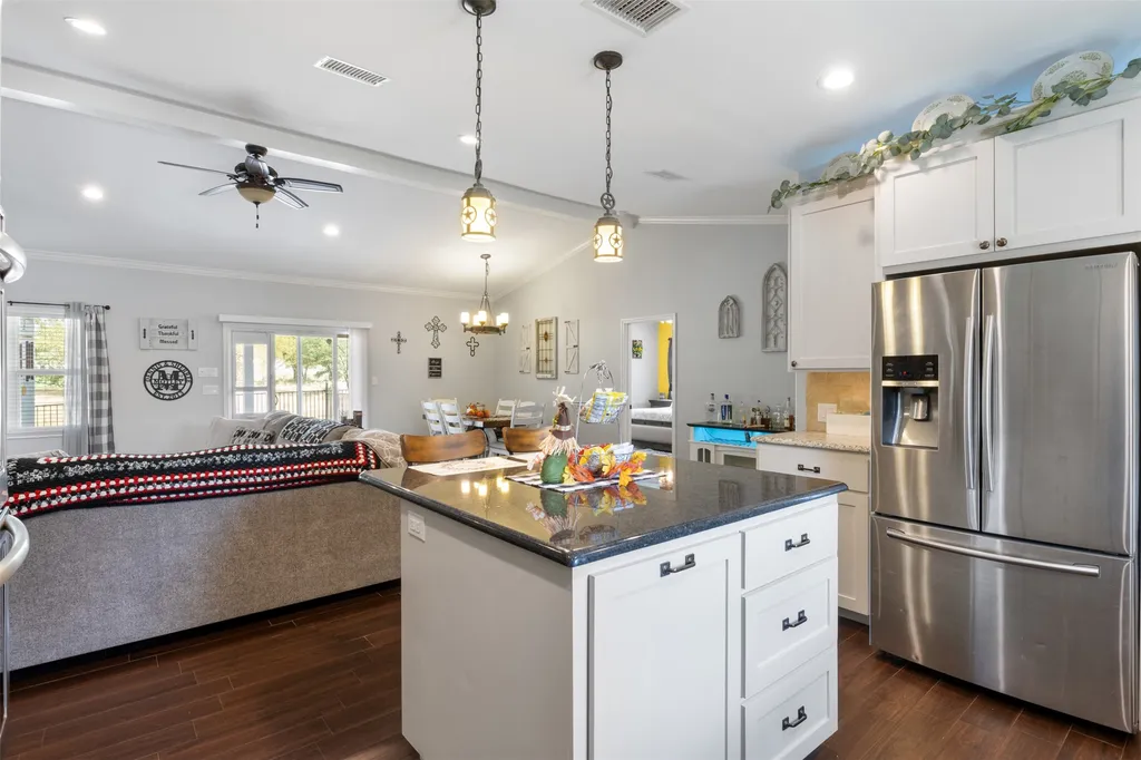 141 Eagle Point Cove Kingsland TX 78639