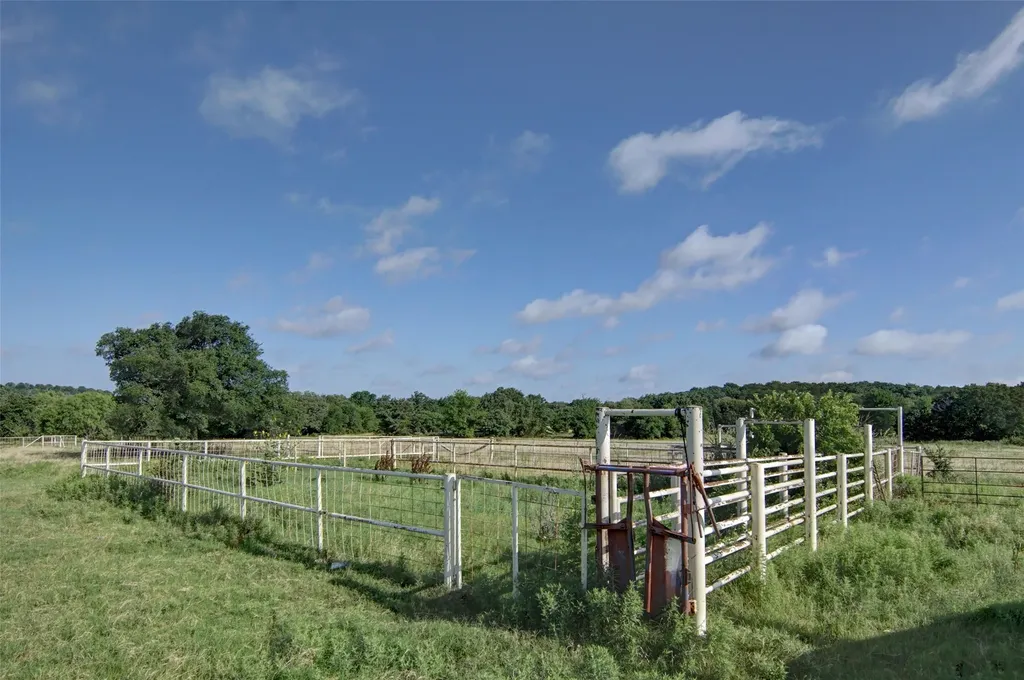 6551 Crooked Creek Road Bowie TX 76230