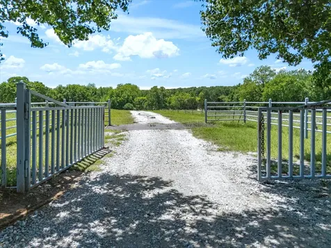 600 County Road 1790 Sunset TX 76270