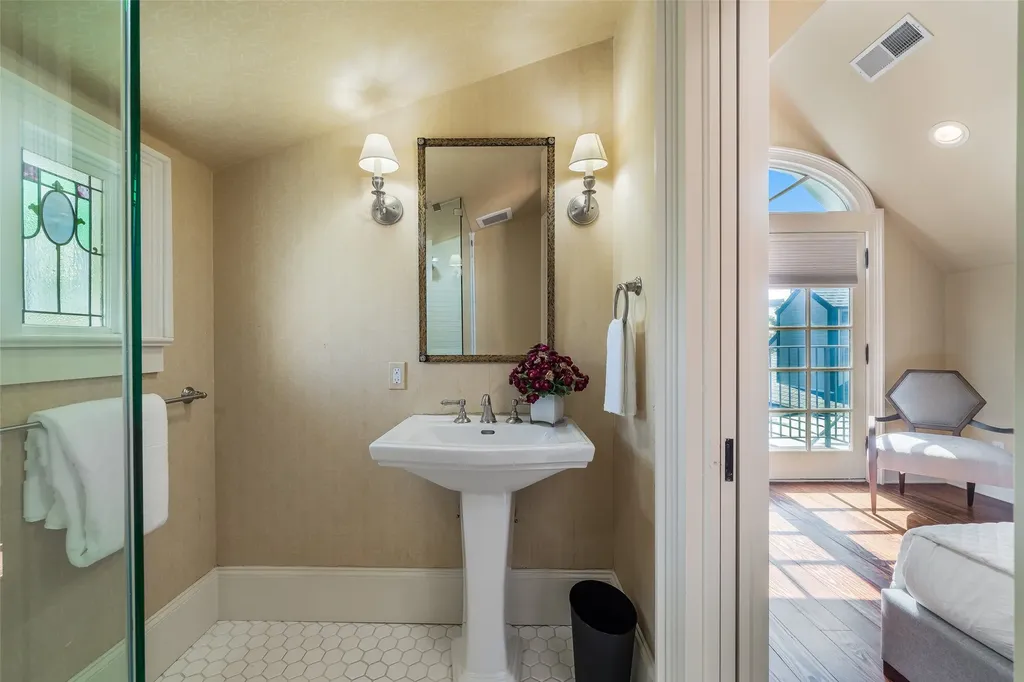 2315 Routh Street Dallas TX 75201
