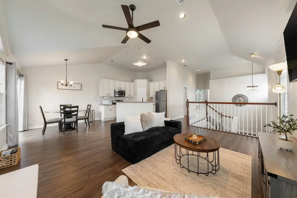 18240 Midway Road Dallas TX 75287